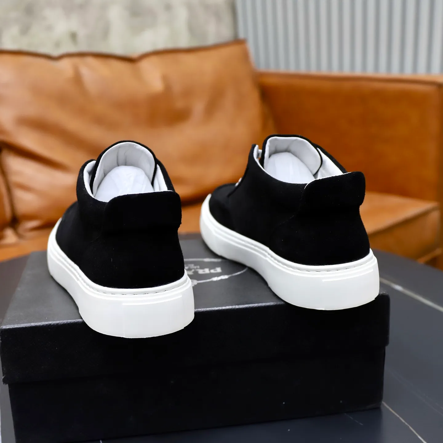 Ex-factory price: 460💰🙅‍♂️🙅‍♂️🙅‍♂️ Brand: PRADA Standard code: 38–44 (45 can be customized) Grade: Same as the official website Material: Original cowhide fabric Comfortable pigskin lining Lightweight wear-resistant outsole Style category: Men's fashionable casual shoes and boots Running sneakers Distinguished luxury brand elements Top luxury Color: actual picture color